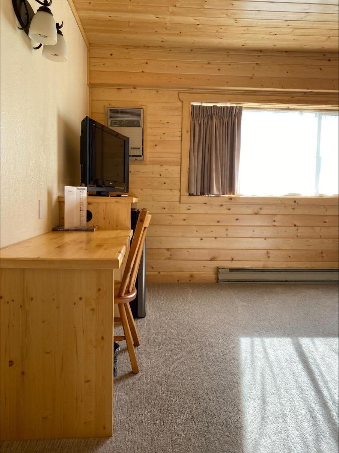 סמית'רס Stork Nest Inn מראה חיצוני תמונה
