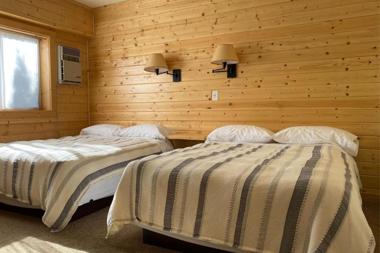 סמית'רס Stork Nest Inn מראה חיצוני תמונה