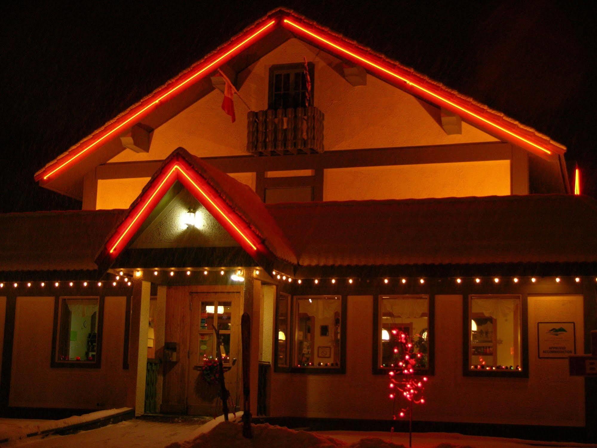 סמית'רס Stork Nest Inn מראה חיצוני תמונה