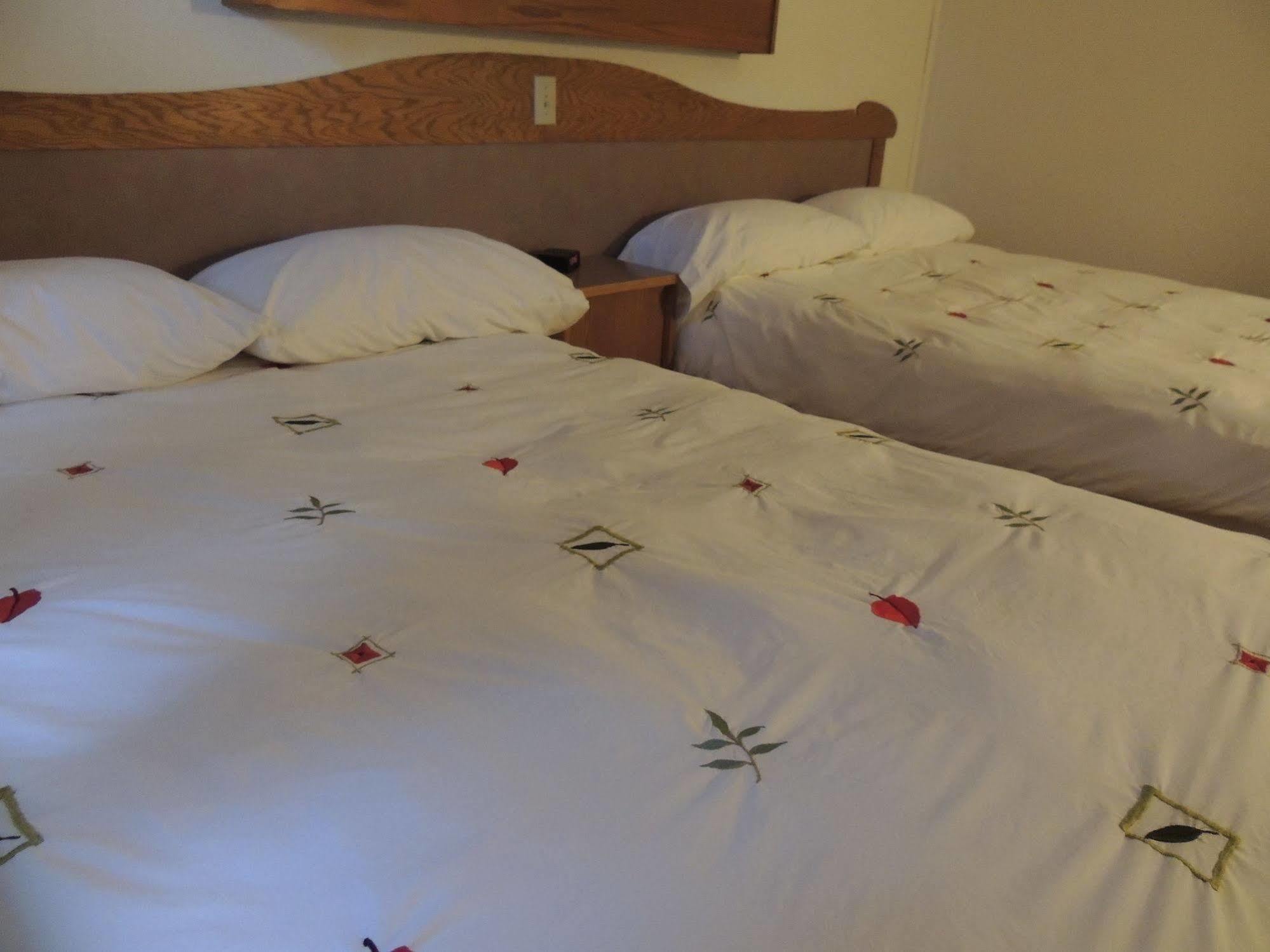 סמית'רס Stork Nest Inn מראה חיצוני תמונה